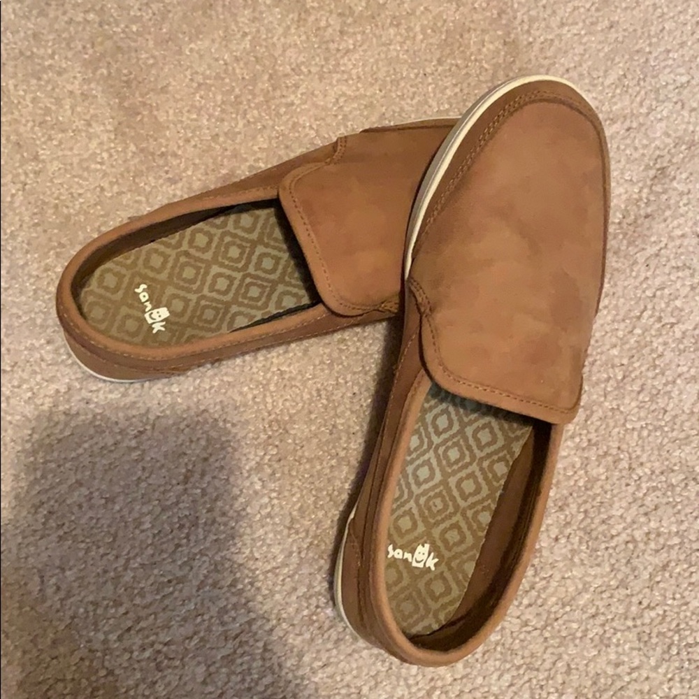 Brown Suede Sanuks